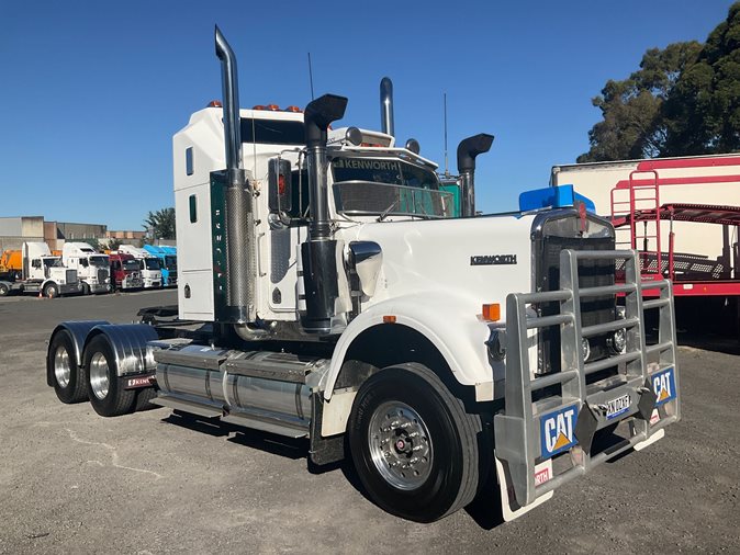 View a white 1982 Kenworth W924 available via auction.