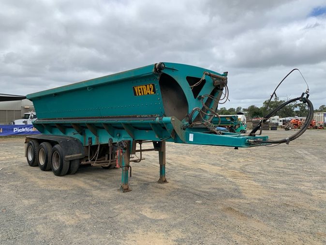 View 2008 Azmeb Global Trailers Tri Axle Side Tipper available via auction.