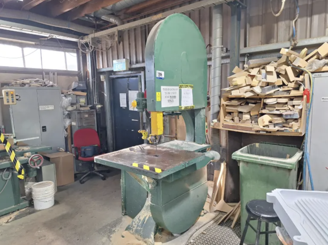 View vertical bandsaw available via auction.