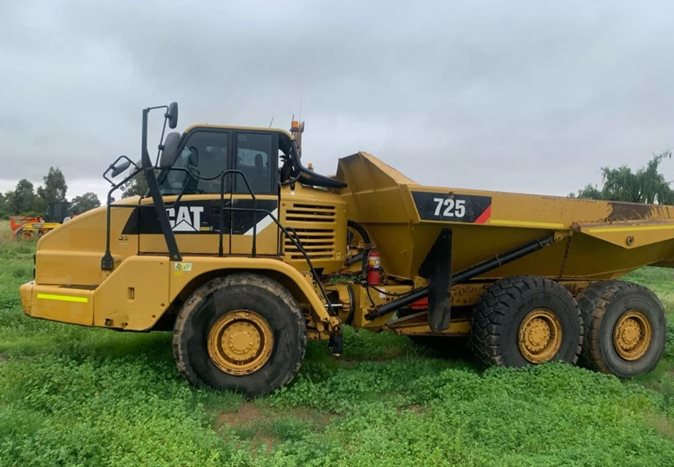 View yellow 2012 Caterpillar 725 articulated grader available via auction.