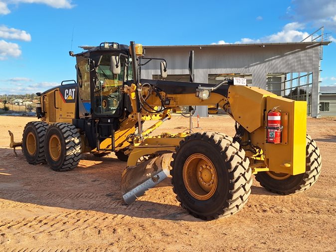 View a range of earthmoving equipment and trucks available via auction.