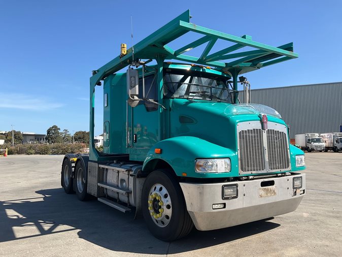 View 2016 Kenworth T359 via auction.