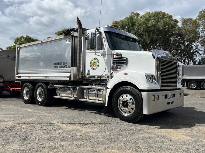 View 2016 Freightliner FLX Coronado 114 via auction.