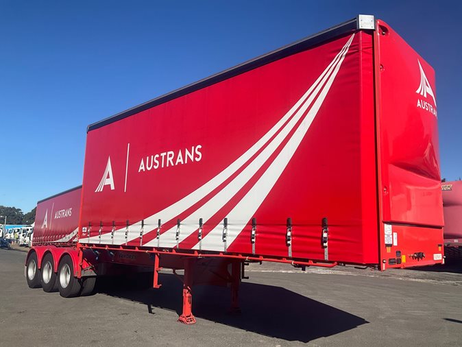 View a range of late-model trucks and trailers, including SKEL trailers and 2023 A&B flat deck curtainsider sets and more available via auction.