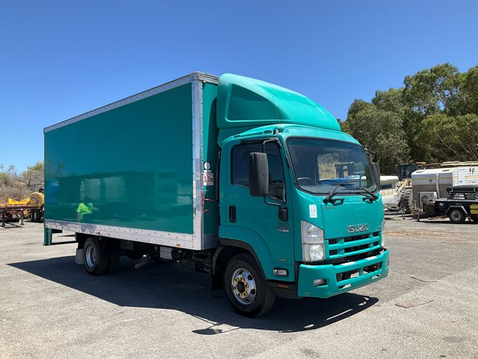 View 2013 Isuzu FRR500 via auction.