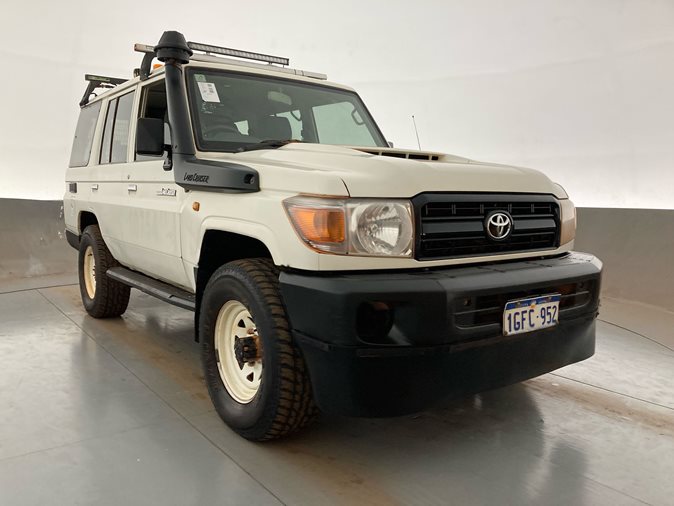 View 2017 Toyota Landcruiser available via auction.