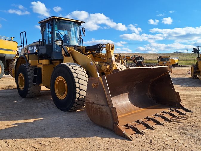 View a range of earthmoving equipment and trucks available via auction.