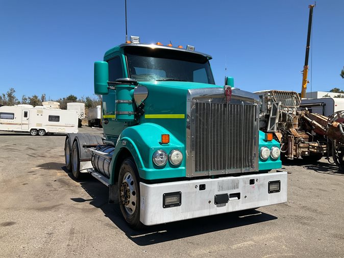 View 2017 Kenworth T610SAR via auction.