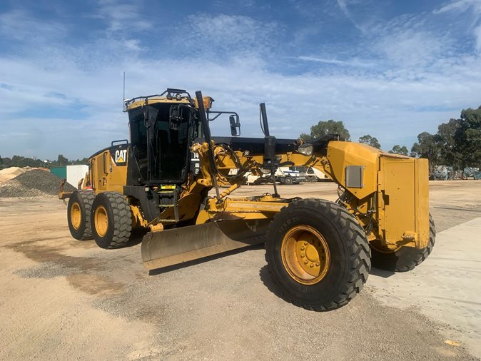 View yellow 2012 Caterpillar 140M articulated grader available via auction.