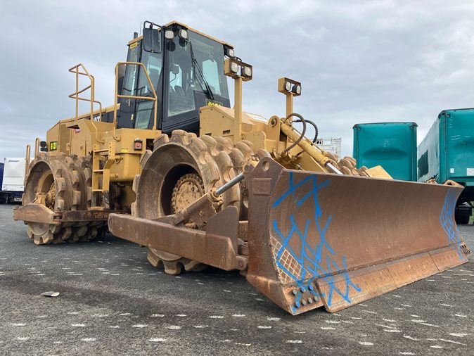 View a 2007 Caterpillar 825H available via auction.