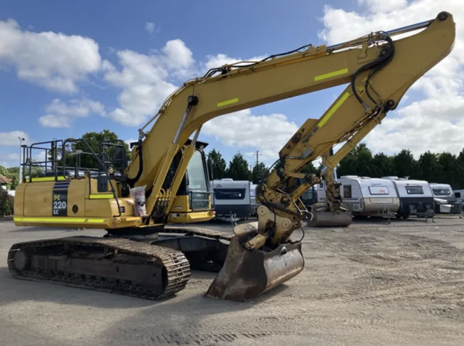 2017 Komatsu PC220LC-8MO